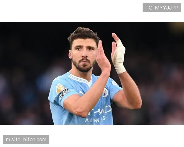 迪亚斯领导曼城防线 阿克灵活性弥补身高不足